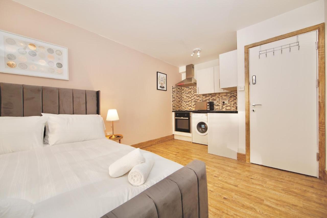 Edgware Hub Hotell London Exteriör bild