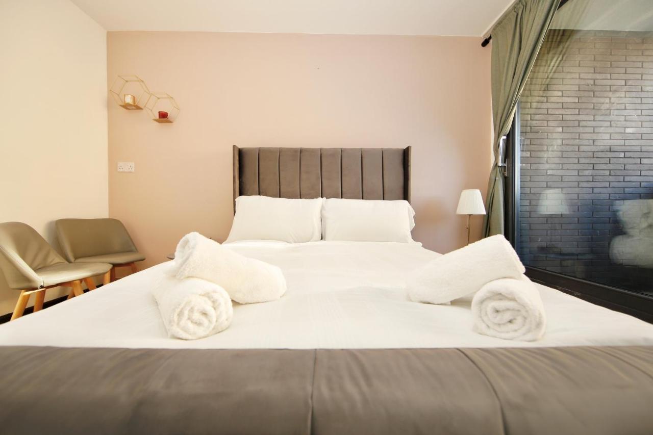 Edgware Hub Hotell London Exteriör bild