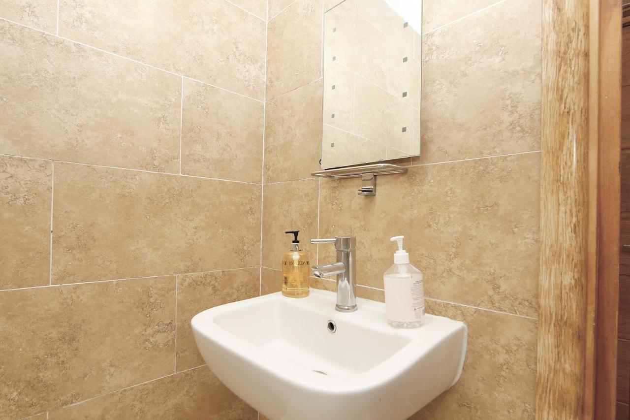 Edgware Hub Hotell London Exteriör bild