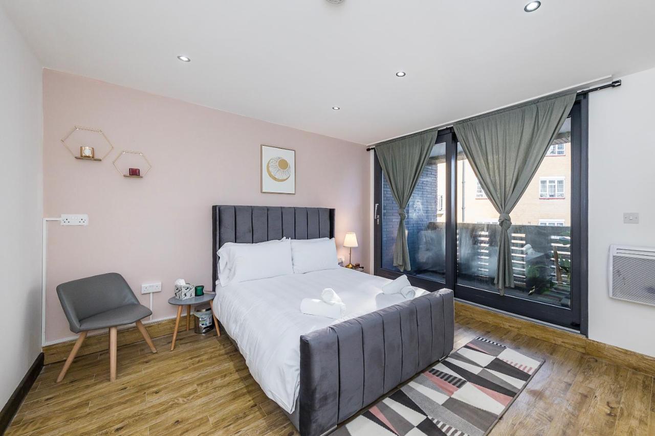 Edgware Hub Hotell London Exteriör bild