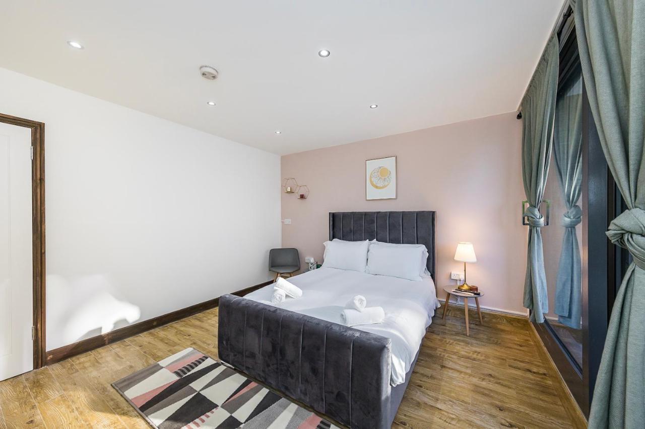 Edgware Hub Hotell London Exteriör bild